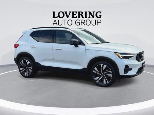 Crystal White Metallic 2023 Volvo XC40 B5 Ultimate Dark Theme