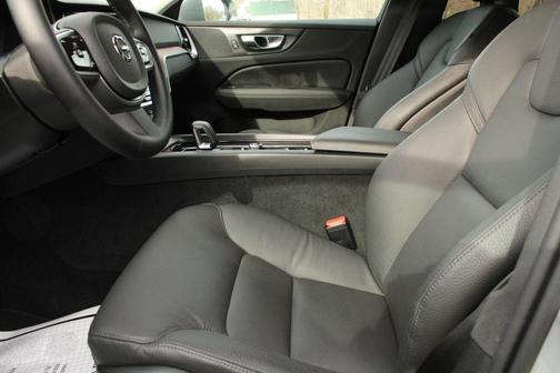 2025 Volvo V60 Cross Country Plus, B5 AWD Gas (mild hybrid)