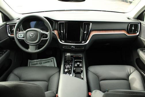 2025 Volvo V60 Cross Country Plus, B5 AWD Gas (mild hybrid)