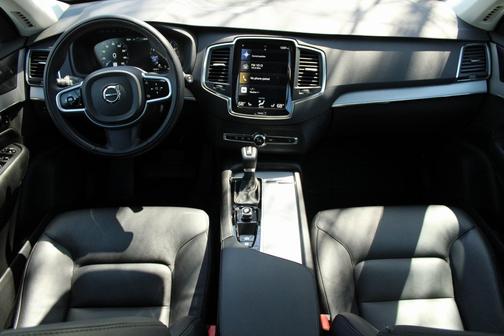 2022 Volvo XC90 T5 Momentum