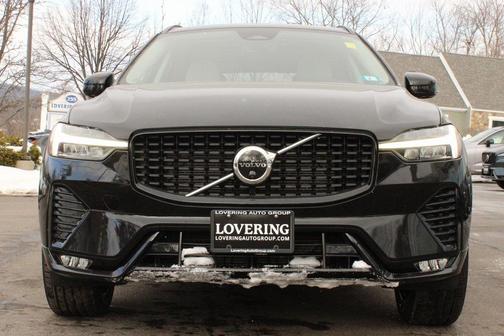 2023 Volvo XC60 Plus Dark Theme