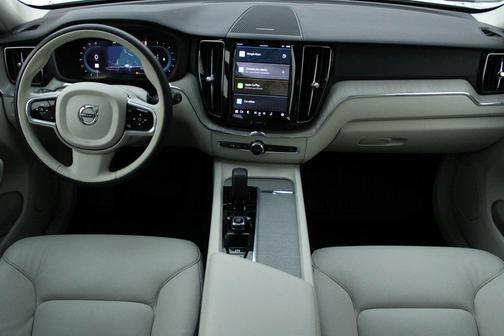 2023 Volvo XC60 B5 Plus Bright Theme