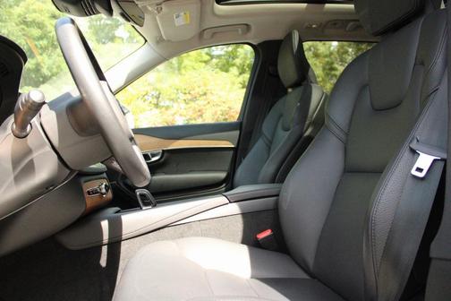 2024 Volvo XC90 B6 Plus Bright Theme 7-Seater