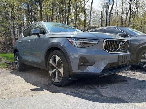 Thunder Grey Metallic 2023 Volvo XC40 B5 Plus Bright Theme