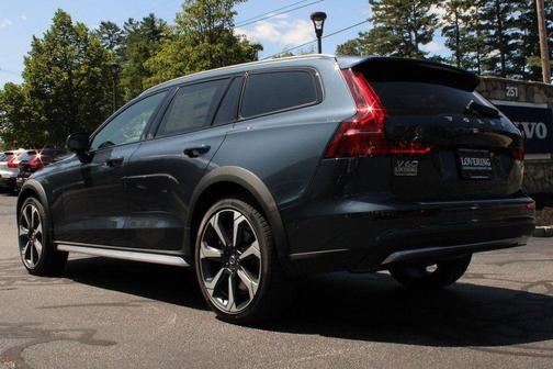 Denim Blue Metallic 2026 Volvo V60 Cross Country B5 Ultra