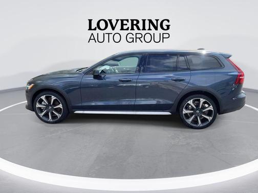 Denim Blue Metallic 2026 Volvo V60 Cross Country B5 Ultra