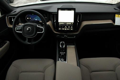 2026 Volvo XC60 Plug-In Hybrid T8 Plus