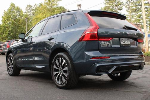 2024 Volvo XC60 B5 Core Dark Theme