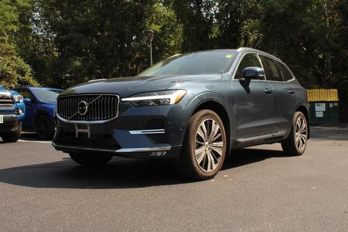 2023 Volvo XC60 B5 Plus Bright Theme