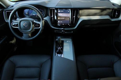 2025 Volvo XC60 B5 Plus