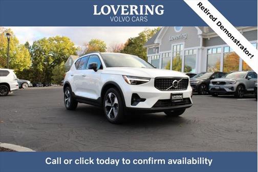 2025 Volvo XC40 B5 Plus Dark Theme
