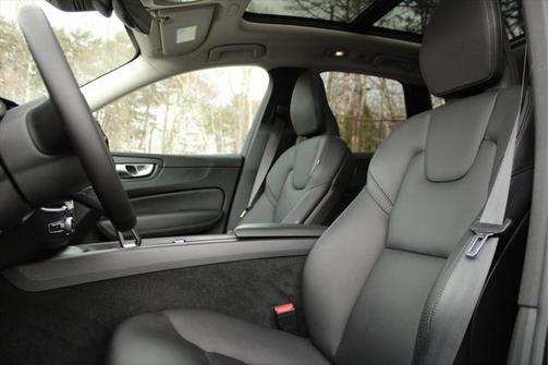 2023 Volvo XC60 B5 Plus Dark Theme