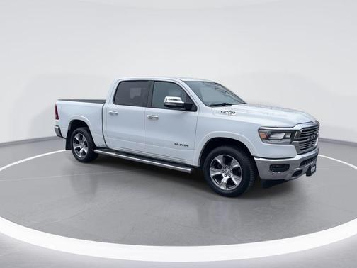 Bright White Clearcoat 2020 RAM 1500 Laramie