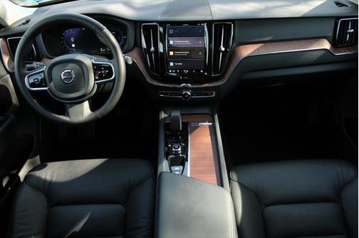 2024 Volvo XC60 Recharge Plug-In Hybrid T8 Plus Dark Theme