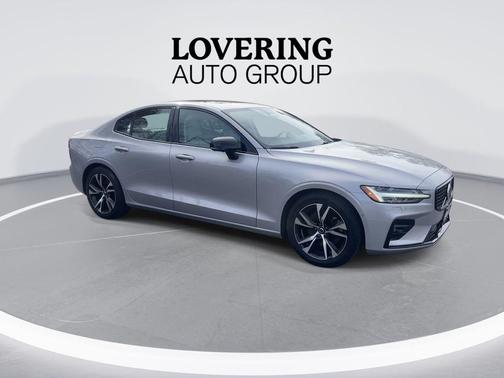 2023 Volvo S60 B5 Plus Dark Theme