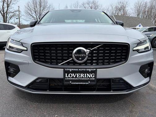 2023 Volvo S60 B5 Plus Dark Theme