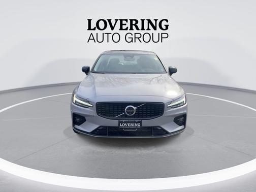 2023 Volvo S60 B5 Plus Dark Theme