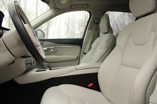 2024 Volvo XC90 Recharge Plug-In Hybrid T8 Plus Bright Theme 7-Seater