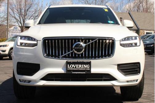 2022 Volvo XC90 T6 Momentum