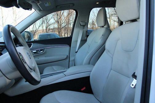 2023 Volvo XC90 B6 Plus 6-Seater