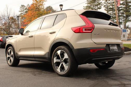 2026 Volvo XC40 B5 Core