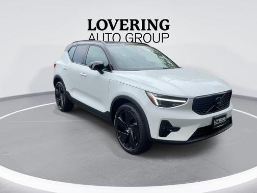 Crystal White 2026 Volvo XC40 Black Edition Ultra, B5 AWD Gas (mild hybrid)