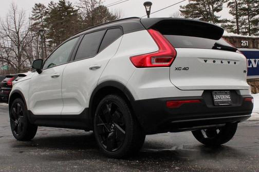 2026 Volvo XC40 Black Edition Ultra, B5 AWD Gas (mild hybrid)