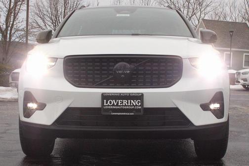 2026 Volvo XC40 Black Edition Ultra, B5 AWD Gas (mild hybrid)