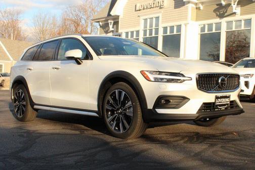 Crystal White Pearl 2026 Volvo V60 Cross Country B5 Ultra