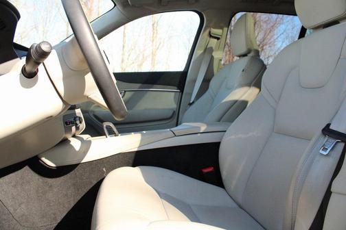 2024 Volvo XC90 Recharge Plug-In Hybrid T8 Plus Bright Theme 7-Seater