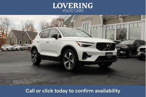 2025 Volvo XC40 B5 Plus Dark Theme