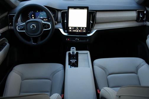 2025 Volvo XC90 Plug-In Hybrid T8 Plus 7-Seater