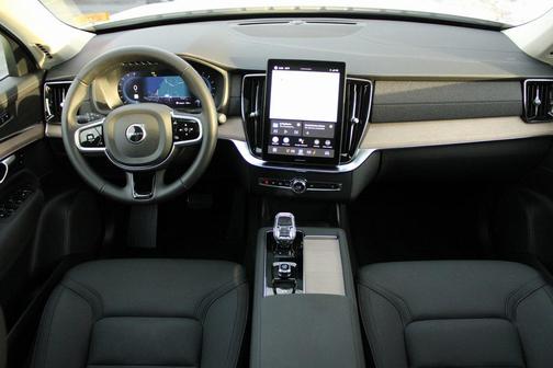 2025 Volvo XC90 B6 Plus 7-Seater
