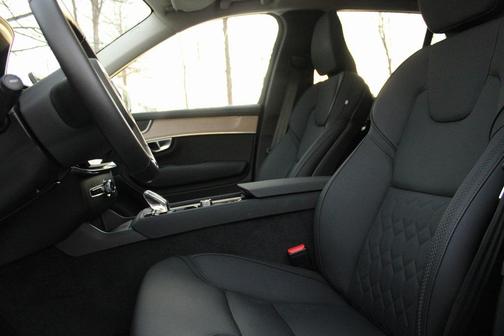 2025 Volvo XC90 B6 Plus 7-Seater