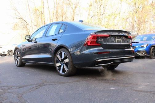 2024 Volvo S60 Recharge Plug-In Hybrid T8 Plus Dark Theme