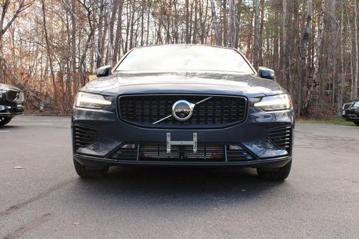 2024 Volvo S60 Recharge Plug-In Hybrid T8 Plus Dark Theme