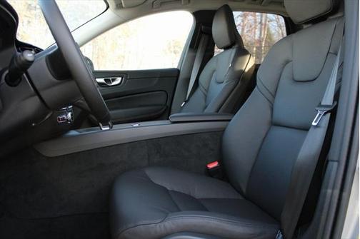 2025 Volvo XC60 Plus