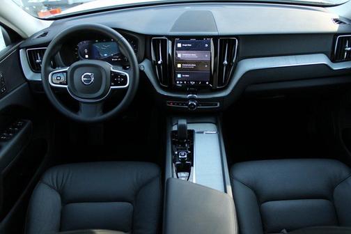 2025 Volvo XC60 B5 Plus