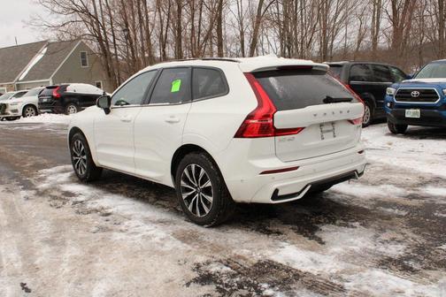 2025 Volvo XC60 B5 Plus