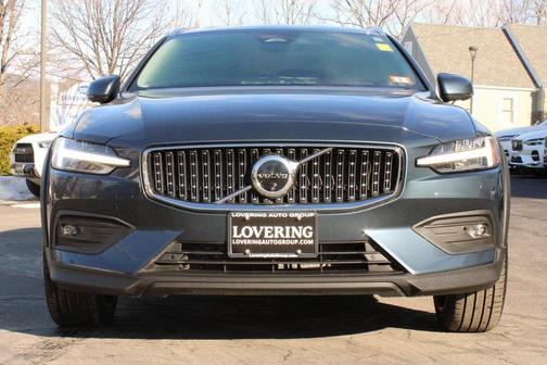 2025 Volvo V60 Cross Country Plus, B5 AWD Gas (mild hybrid)