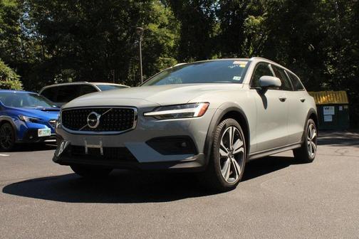 2024 Volvo V60 Cross Country B5 Plus