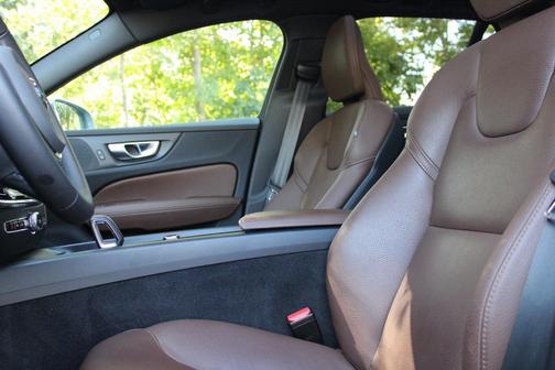 2024 Volvo V60 Cross Country B5 Plus