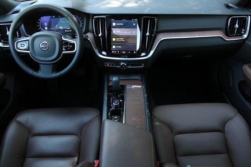 2024 Volvo V60 Cross Country B5 Plus