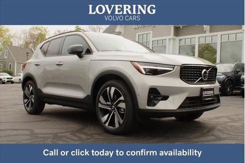 2025 Volvo XC40 B5 Ultra Dark Theme