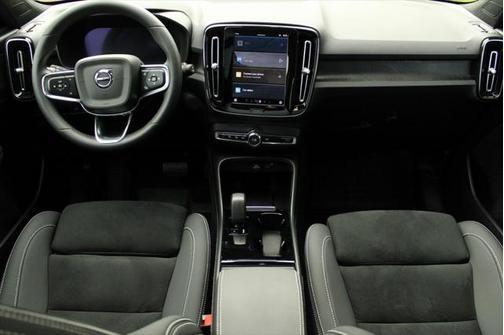 2024 Volvo XC40 Recharge Pure Electric Twin Plus
