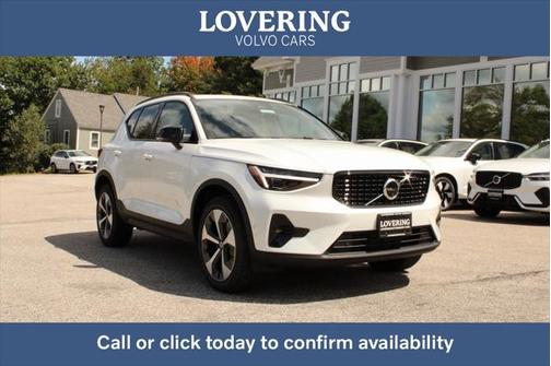 2025 Volvo XC40 B5 Plus Dark Theme