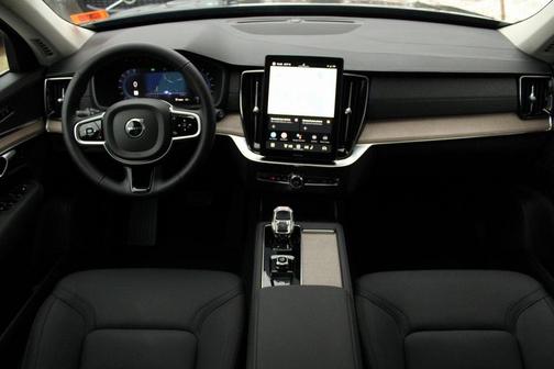 2025 Volvo XC90 B6 Plus 7-Seater