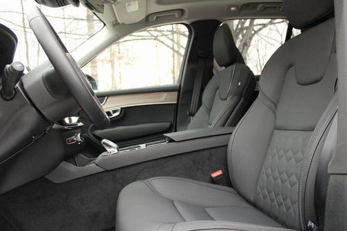 2025 Volvo XC90 B6 Plus 7-Seater