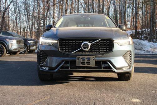 2023 Volvo XC60 B5 Plus Dark Theme