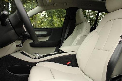 2026 Volvo XC40 B5 Plus